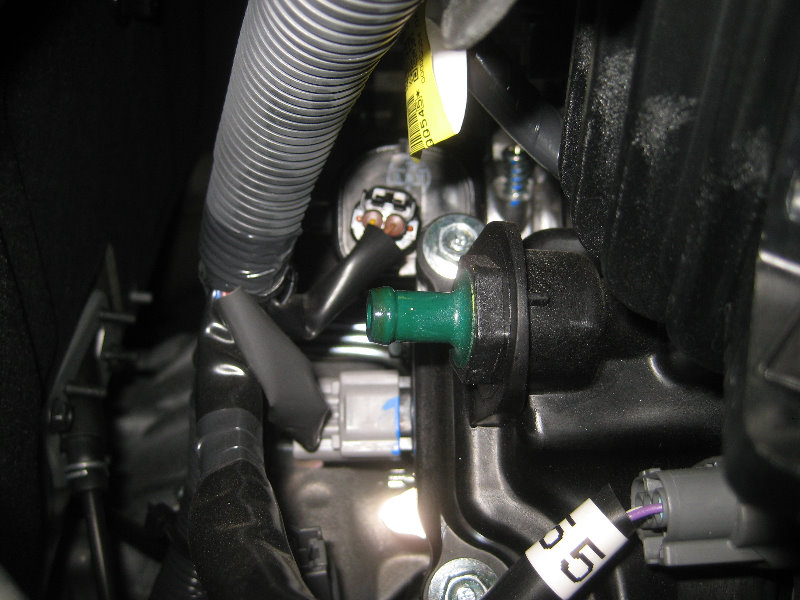 Nissan-Frontier-VQ40DE-V6-Engine-PCV-Valve-Replacement-Guide-009