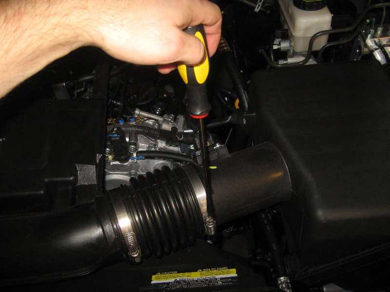 Nissan-Frontier-VQ40DE-V6-Engine-Serpentine-Belt-Replacement-Guide-011