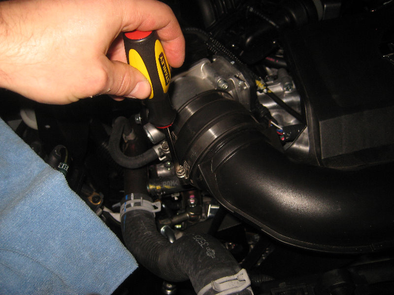 Nissan-Frontier-VQ40DE-V6-Engine-Serpentine-Belt-Replacement-Guide-041