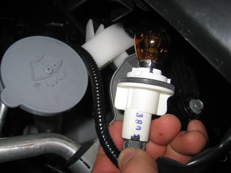 Nissan-Juke-Headlight-Bulbs-Replacement-Guide-022