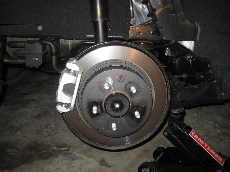 Nissan-Juke-Rear-Disc-Brake-Pads-Replacement-Guide-005