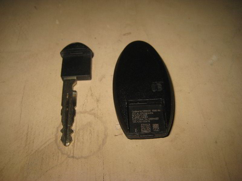 Nissan-Maxima-Intelligent-Key-Fob-Battery-Replacement-Guide-005