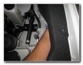 Nissan-Murano-Headlight-Bulbs-Replacement-Guide-017