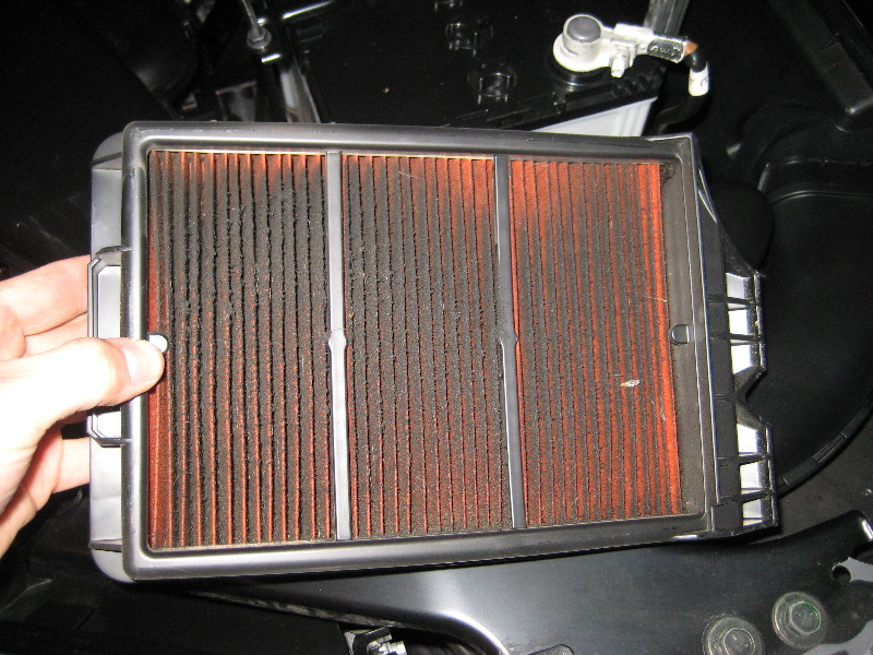 Nissan-Rogue-Engine-Air-Filter-Replacement-Guide-007