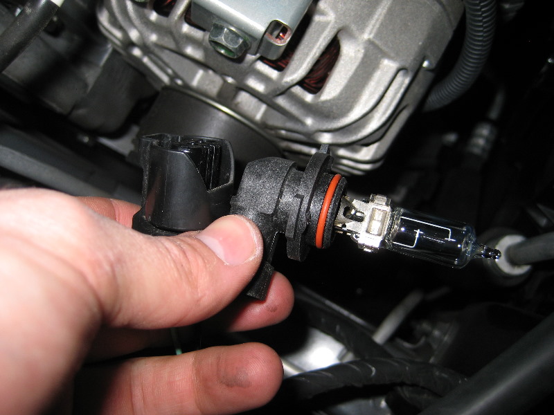 Nissan-Rogue-Headlight-Bulbs-Replacement-Guide-016