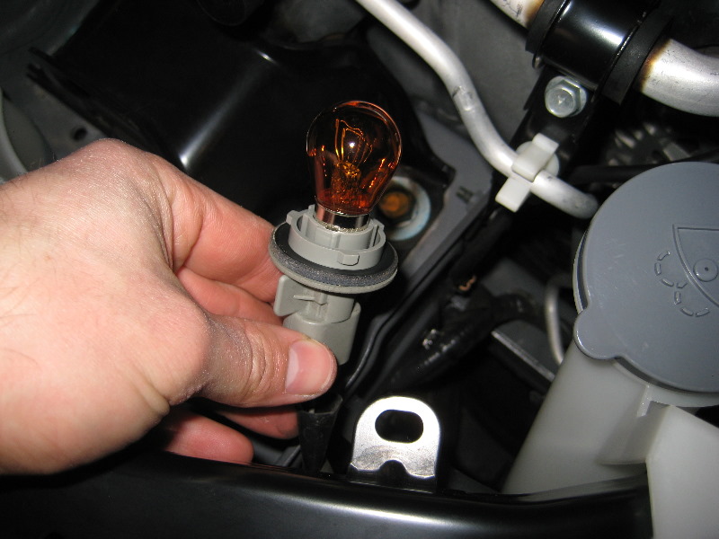 Nissan-Rogue-Headlight-Bulbs-Replacement-Guide-023