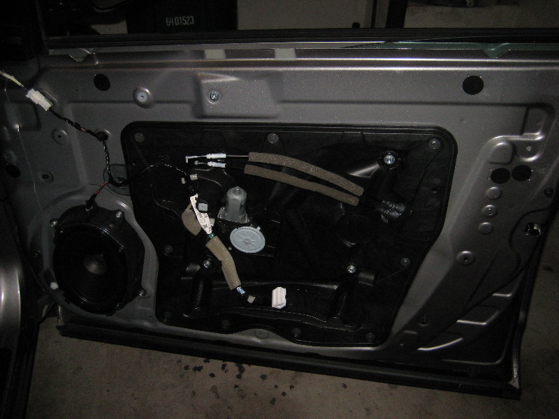 Nissan-Rogue-Interior-Door-Panel-Removal-Guide-024