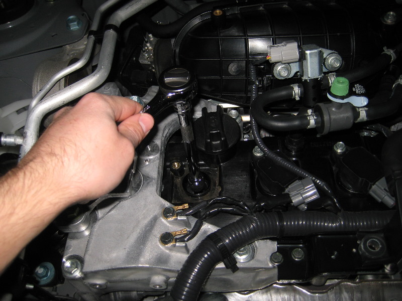 Nissan-Rogue-QR25DE-Engine-Spark-Plugs-Replacement-Guide-013