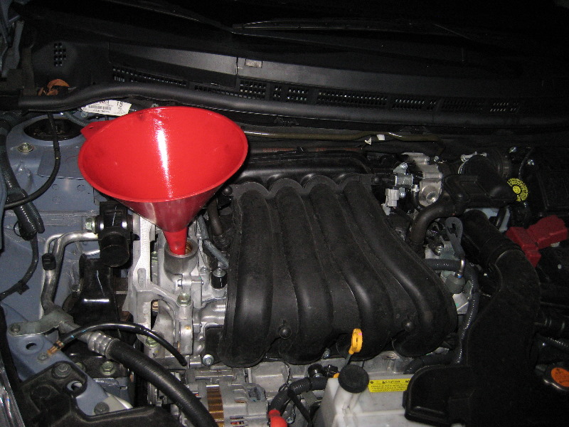 Nissan-Versa-MR18DE-I4-Engine-Oil-Change-Guide-017