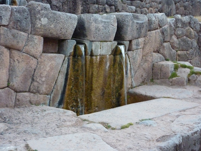 Puca-Pucara-Red-Fort-Incan-Ruins-Cusco-Peru-018