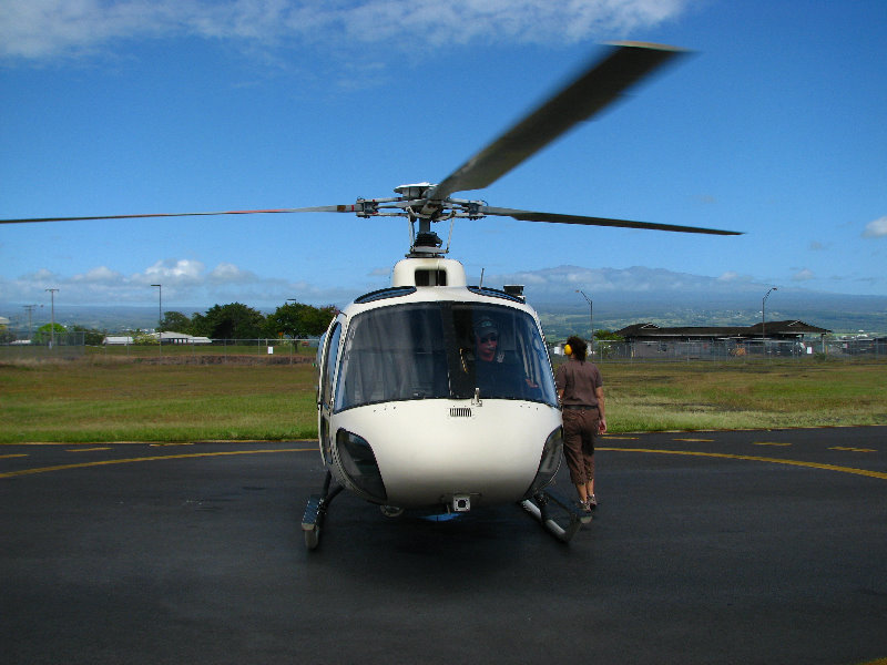 Safari-Helicopter-Tours-Volcanic-Lava-Waterfalls-Hilo-Big-Island-Hawaii-002