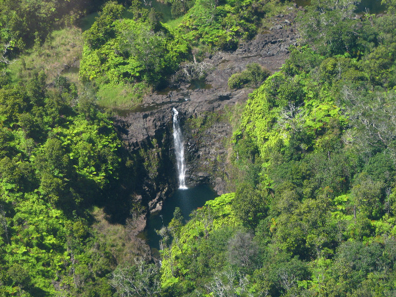 Safari-Helicopter-Tours-Volcanic-Lava-Waterfalls-Hilo-Big-Island-Hawaii-090