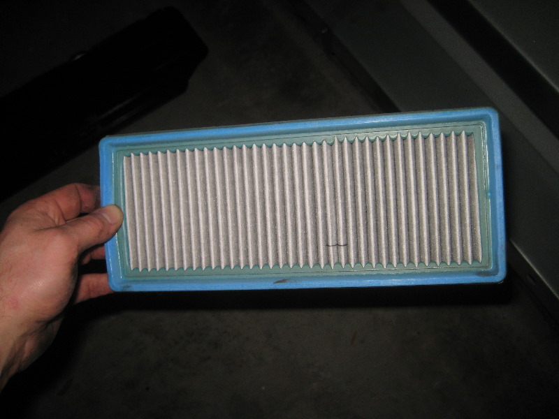 2008-2014-Smart-Fortwo-Engine-Air-Filter-Replacement-Guide-017