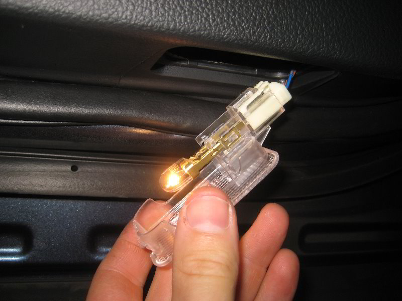 Subaru-Forester-Courtesy-Step-Light-Bulb-Replacement-Guide-010