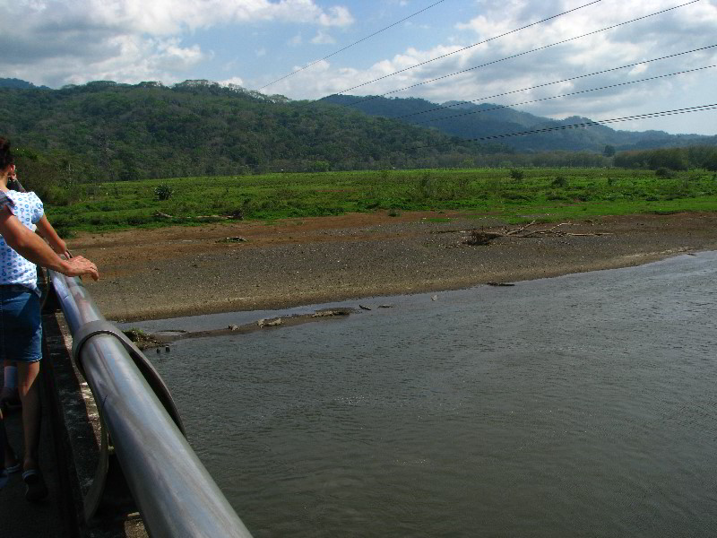 Tarcoles-River-Crocodile-Feeding-Costa-Rica-002