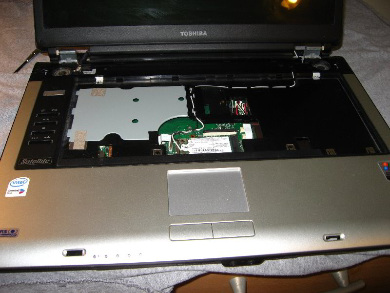 Toshiba-A105-Laptop-Disassembly-Guide-035