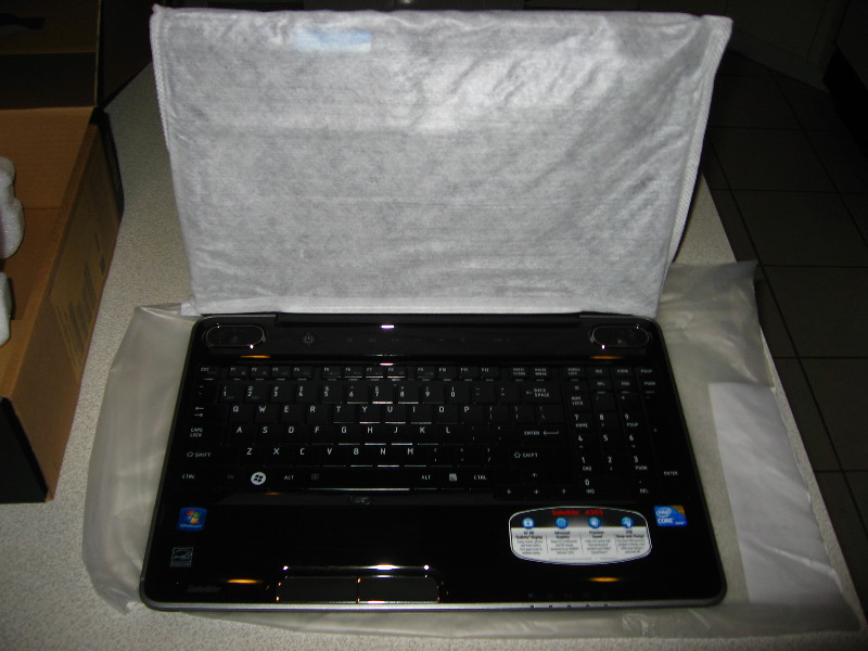 Toshiba-Satellite-A505-S6035-Laptop-Review-009