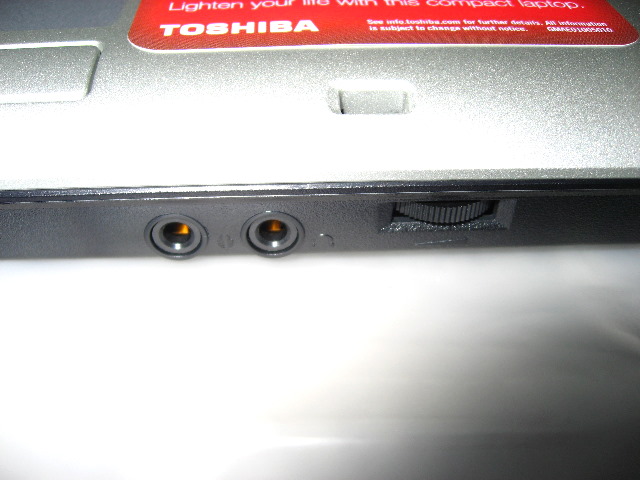 Toshiba-Satellite-M115-S3094-Laptop-Review-016