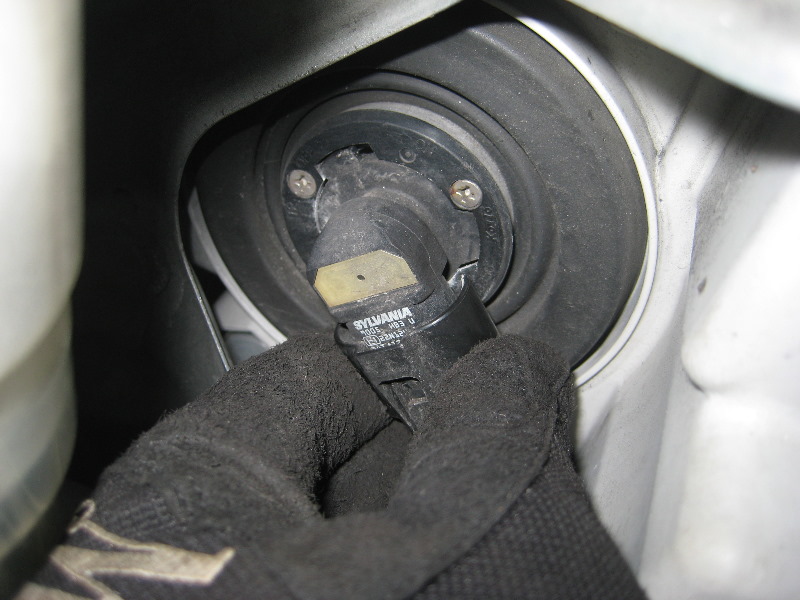Toyota-4Runner-Headlight-Bulbs-Replacement-Guide-023