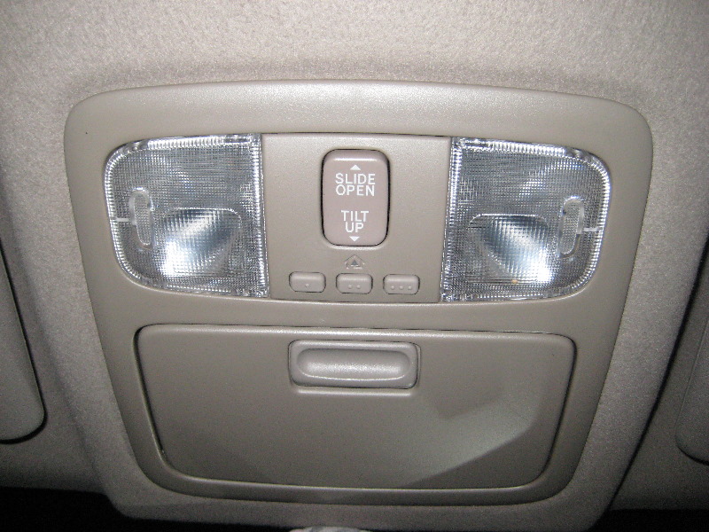 Toyota-4Runner-Overhead-Map-Light-Bulbs-Replacement-Guide-001
