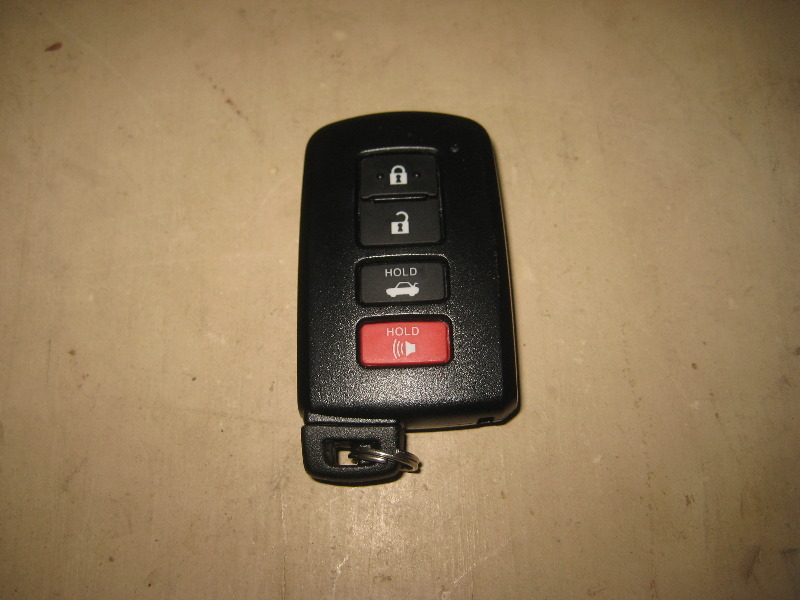 Toyota-Avalon-Key-Fob-Battery-Replacement-Guide-001