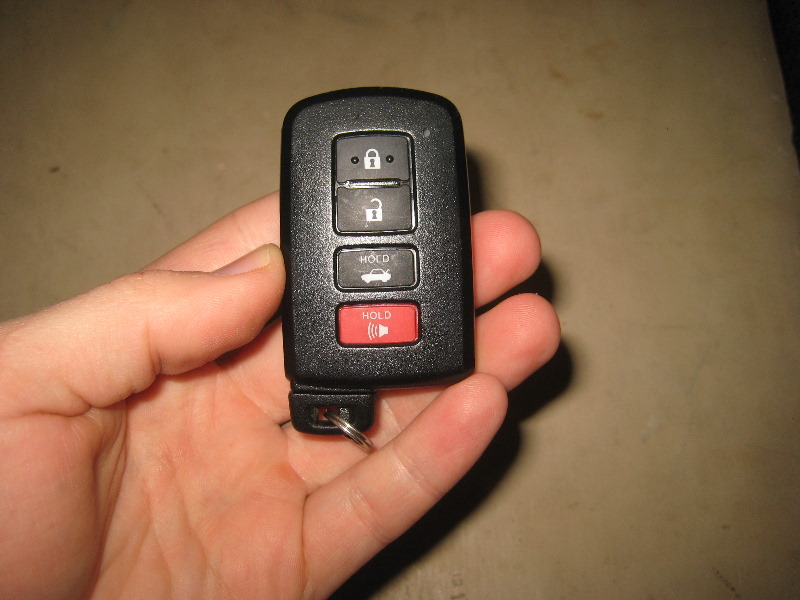 Toyota-Avalon-Key-Fob-Battery-Replacement-Guide-020