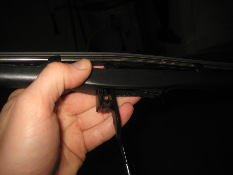 Toyota-Avalon-Windshield-Wiper-Blades-Replacement-Guide-010