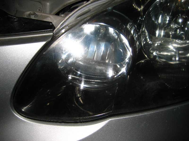 Toyota-Corolla-Headlight-Bulb-Replacement-Guide-036