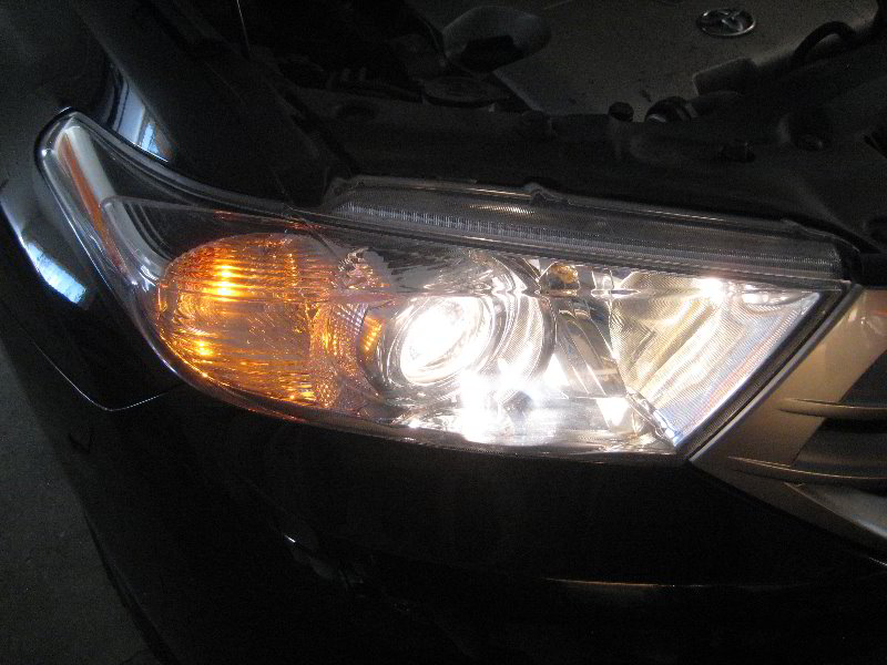 Toyota-Highlander-Headlight-Bulbs-Replacement-Guide-029