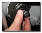 Toyota-Highlander-Headlight-Bulbs-Replacement-Guide-015