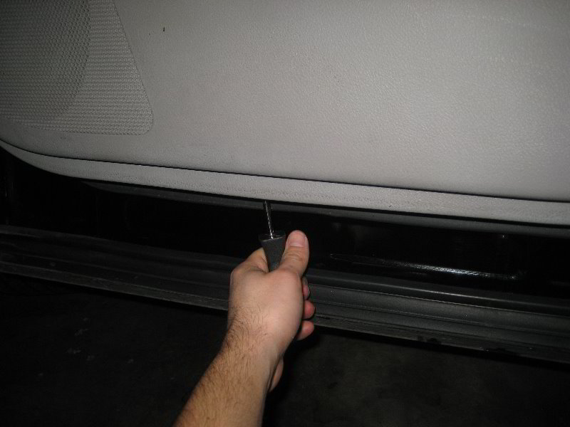 Toyota-Highlander-Interior-Door-Panel-Removal-Guide-014