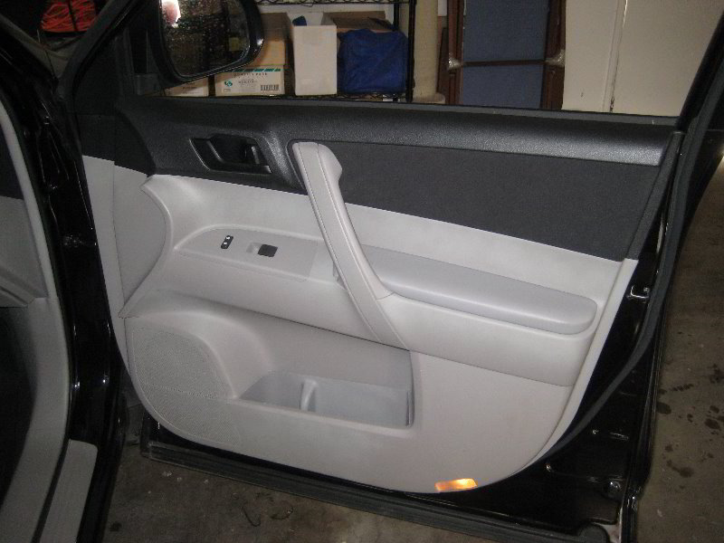 Toyota-Highlander-Interior-Door-Panel-Removal-Guide-057