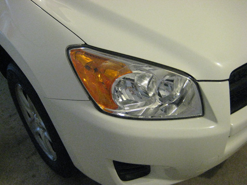 Toyota-RAV4-Headlight-Bulbs-Replacement-Guide-001
