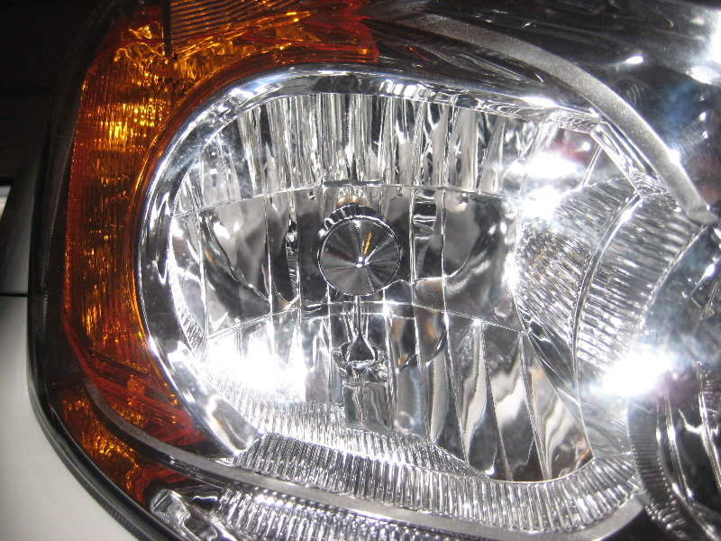 Toyota-RAV4-Headlight-Bulbs-Replacement-Guide-002