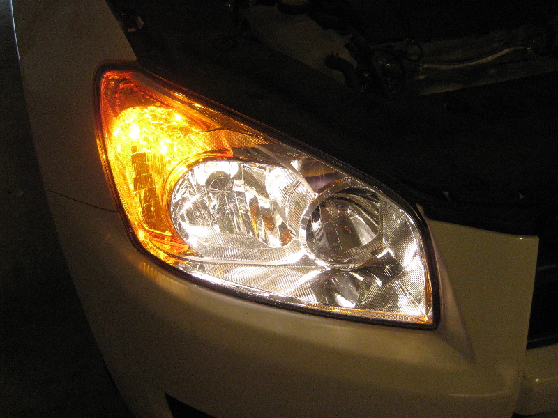 Toyota-RAV4-Headlight-Bulbs-Replacement-Guide-023