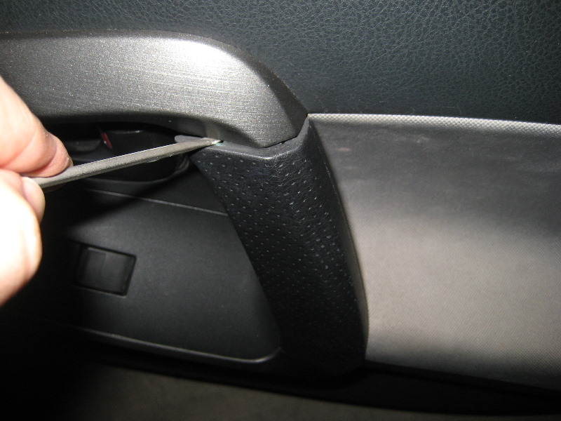 Toyota-RAV4-Interior-Door-Panel-Removal-Guide-007