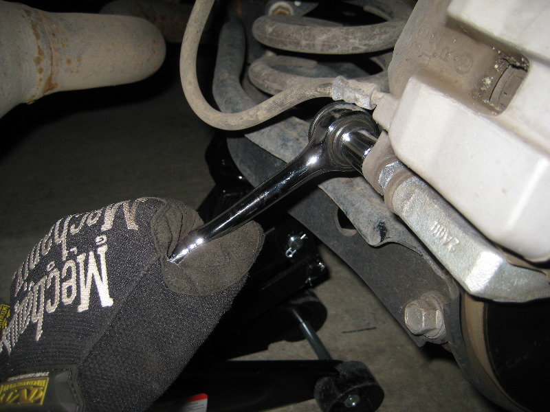 Toyota-RAV4-Rear-Brake-Pads-Replacement-Guide-008