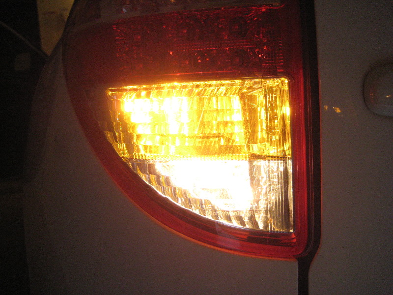 Toyota-RAV4-Tail-Light-Bulbs-Replacement-Guide-015