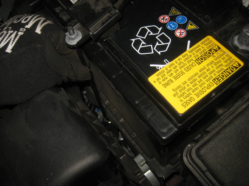 2012-2016-Toyota-Yaris-12V-Automotive-Battery-Replacement-Guide-022