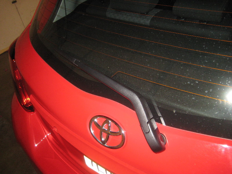 2012-2016-Toyota-Yaris-Rear-Window-Wiper-Blade-Replacement-Guide-016