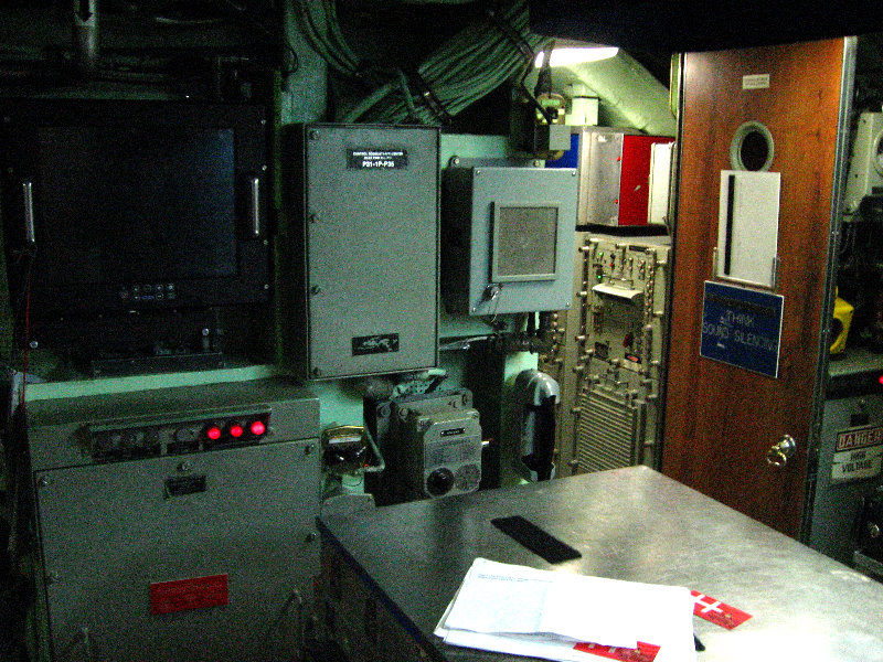 USS-Toledo-Nuclear-Submarine-Tour-038