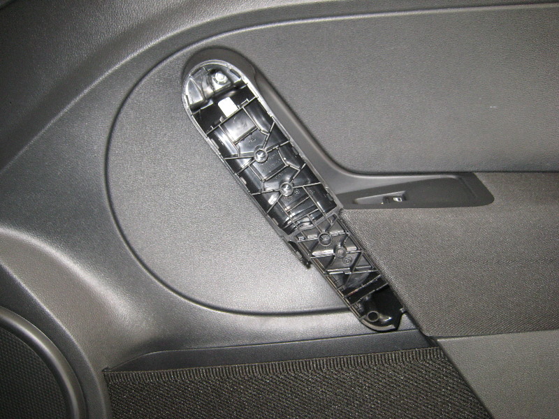 VW-Beetle-Interior-Door-Panel-Removal-Guide-006