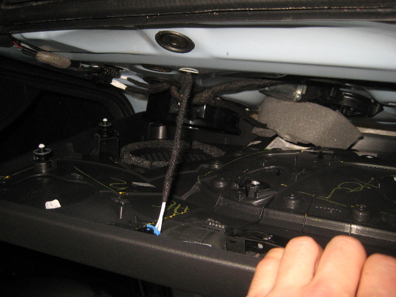 VW-Beetle-Interior-Door-Panel-Removal-Guide-018