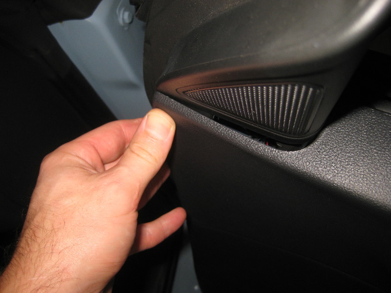 VW-Beetle-Interior-Door-Panel-Removal-Guide-034