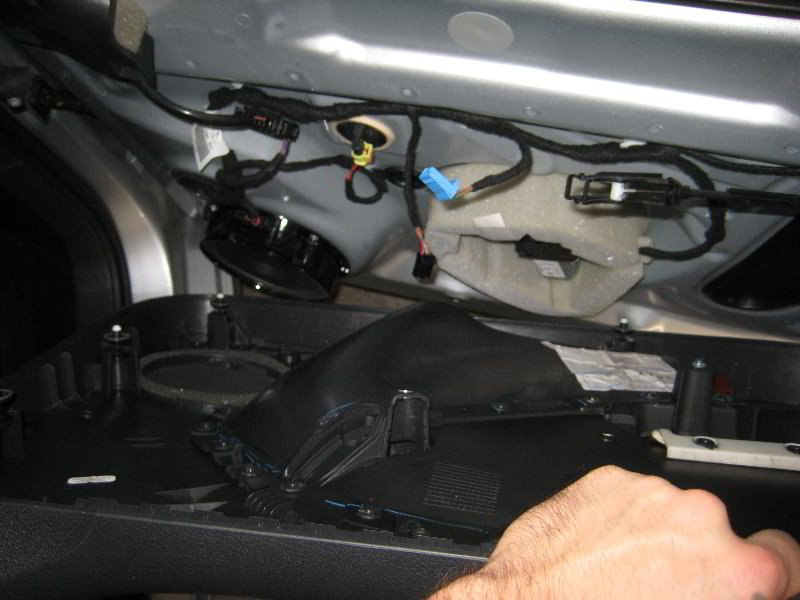 VW-Jetta-Interior-Door-Panel-Speaker-Replacement-Guide-038