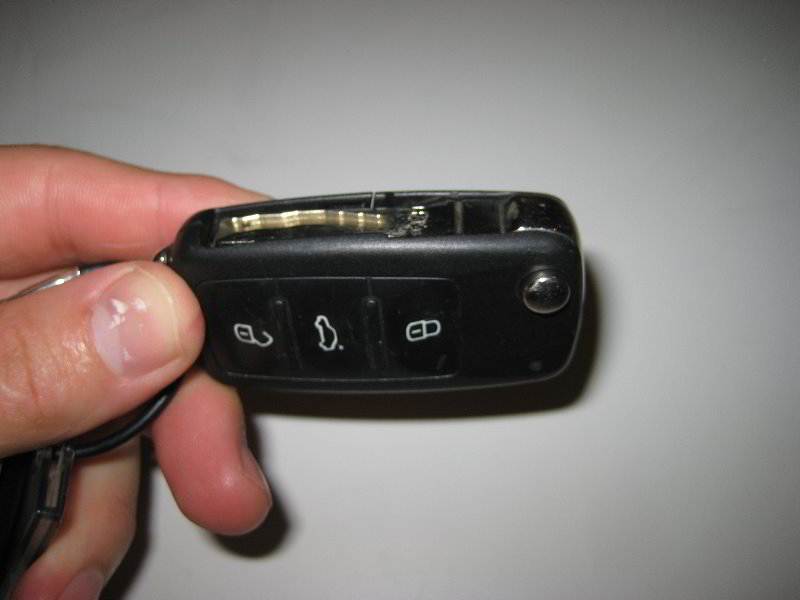 VW-Jetta-Key-Fob-Battery-Replacement-Guide-014