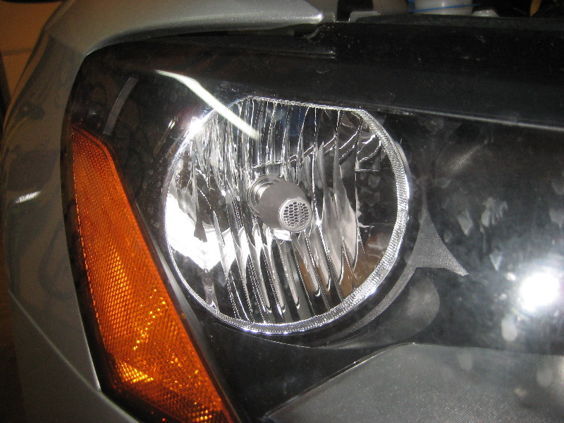 2012-2015-VW-Passat-Headlight-Bulbs-Replacement-Guide-002
