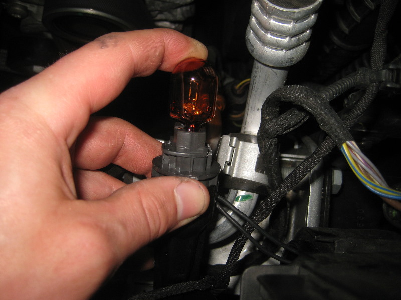 2012-2015-VW-Passat-Headlight-Bulbs-Replacement-Guide-032