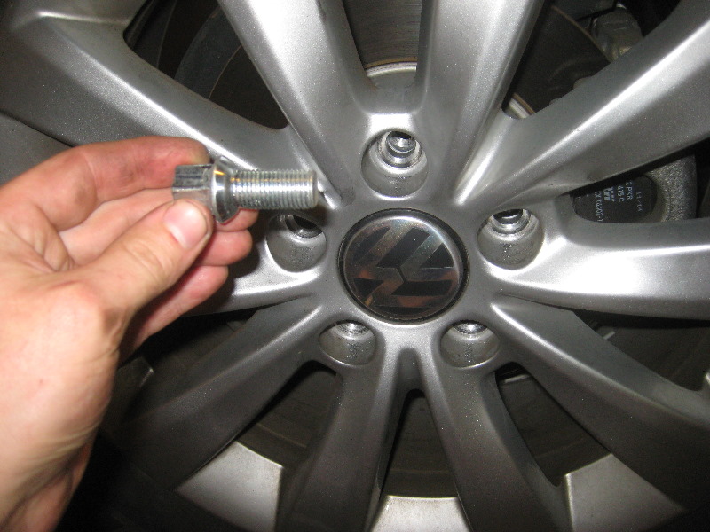 2012-2015-VW-Passat-Rear-Disc-Brake-Pads-Replacement-Guide-007