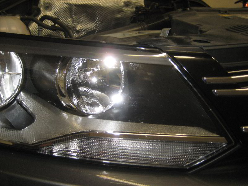 VW-Tiguan-Headlight-Bulbs-Replacement-Guide-018